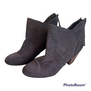 Taupe size 9 womens bootie